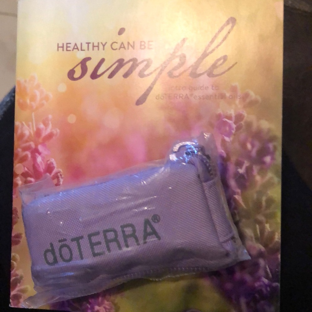 doterra Travel Key Chain 8 small bottles